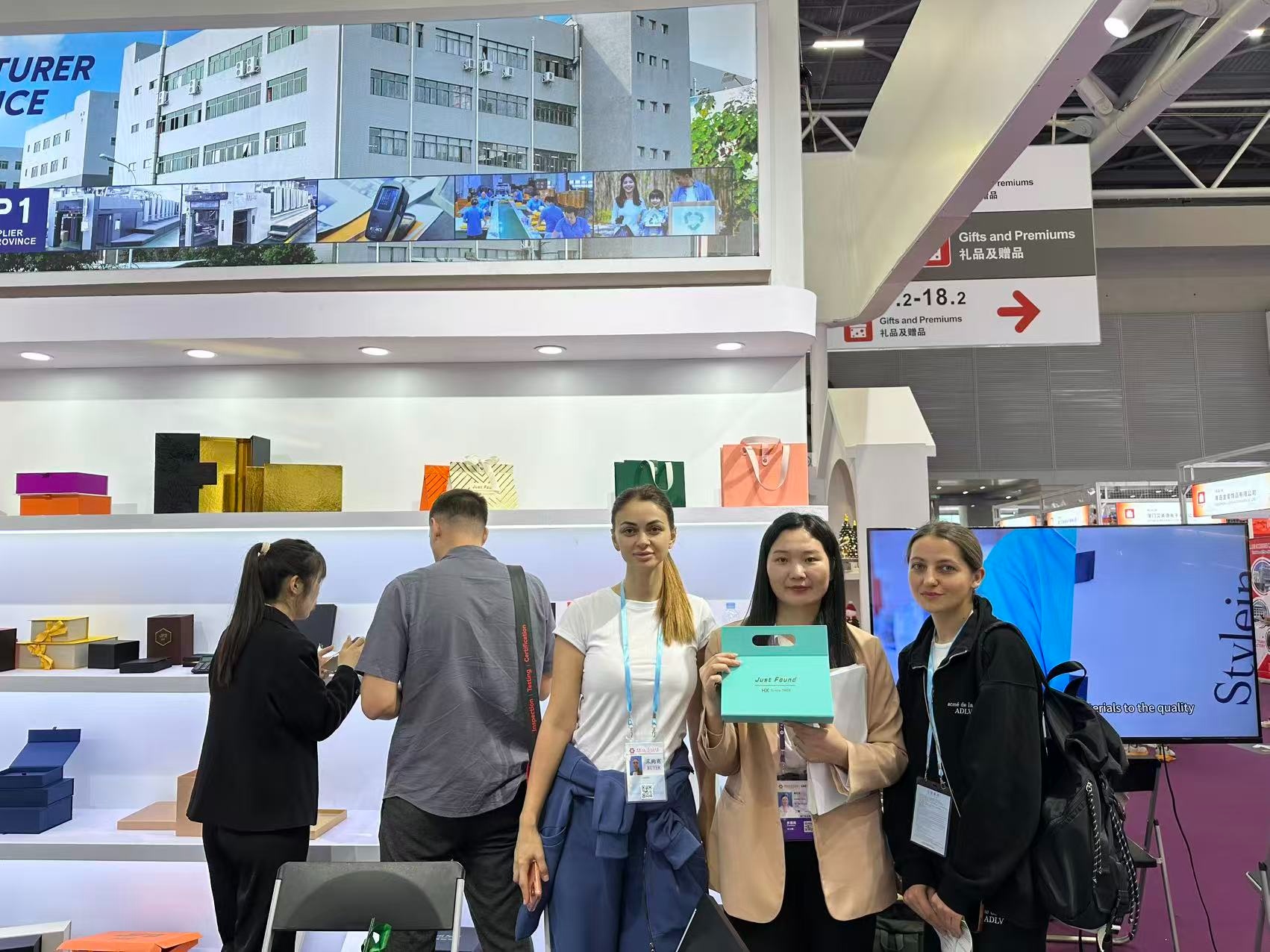 Custom paper bags Custom paper bags